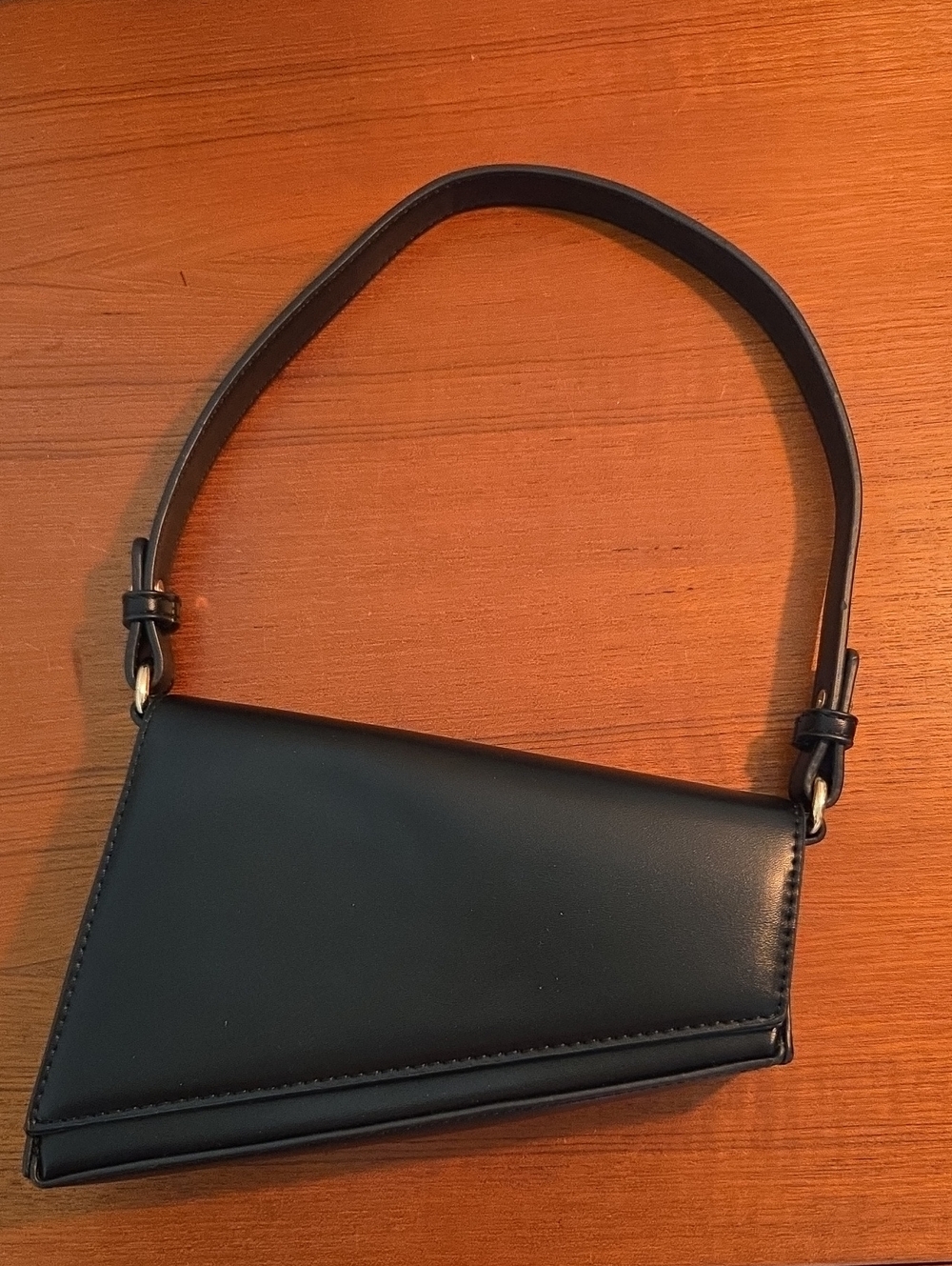 Madison West Acymetrical Purse (Aupen) Style Handbag Black Magnetic Closure
